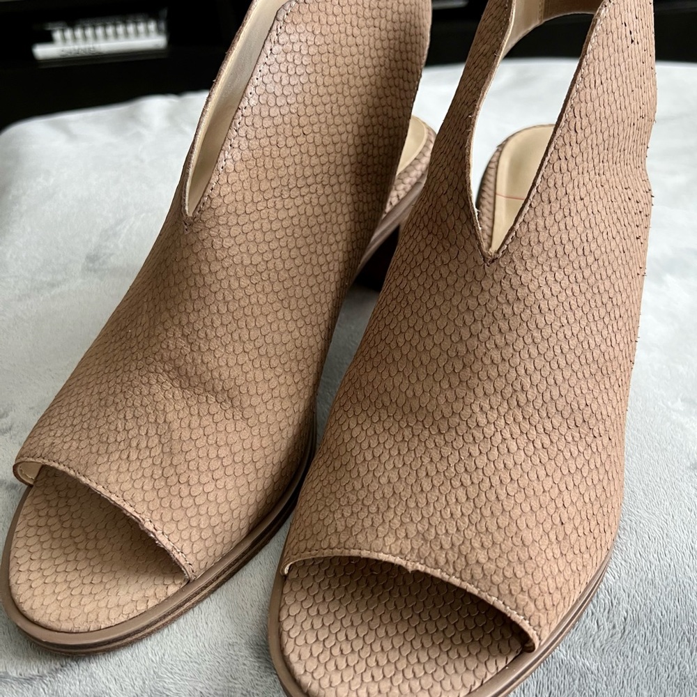 Sole Society Chunky Heeled Sandal - Picture 5 of 8
